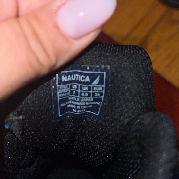 Boys snow boots (size 7) - Picture 3 of 4